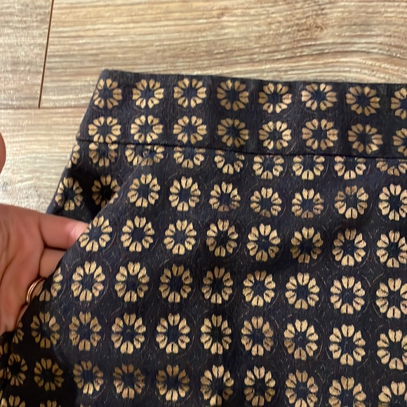 Ann Taylor Loft floral pencil skirt 00P - Picture 3 of 4